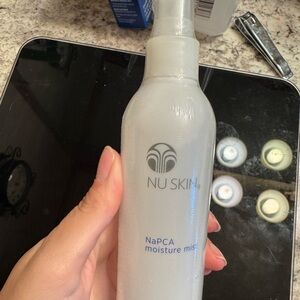 Nu Skin NaPCA Moisture Mist - White